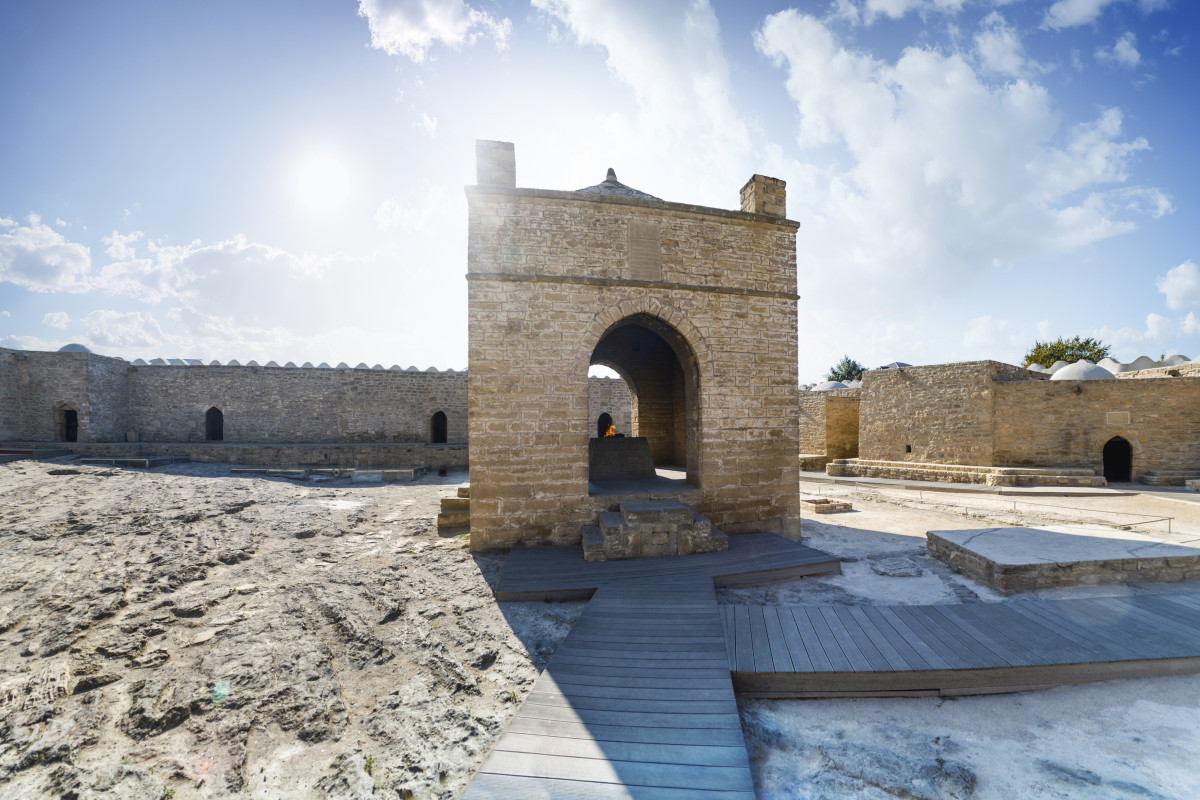 ateshgah-fire-temple-surakhani-azerbaijan (2)